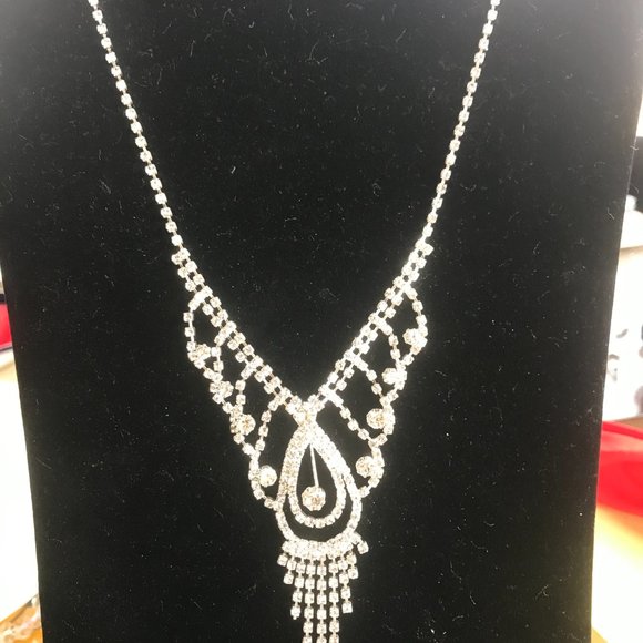 BEAUTIFUL RHINESTONE NECKLACE STATEMENT PIECE - Picture 3 of 3